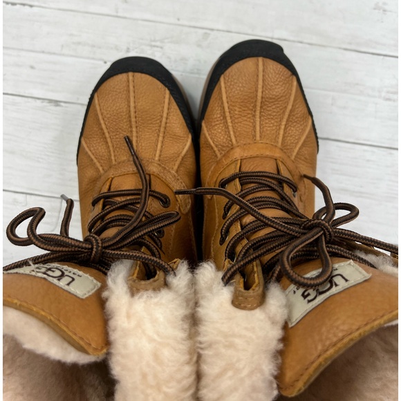 UGG Women’s Adirondack III Winter Sheepskin Boots Size 9 - Picture 11 of 12